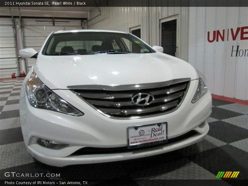 Pearl White / Black 2011 Hyundai Sonata SE