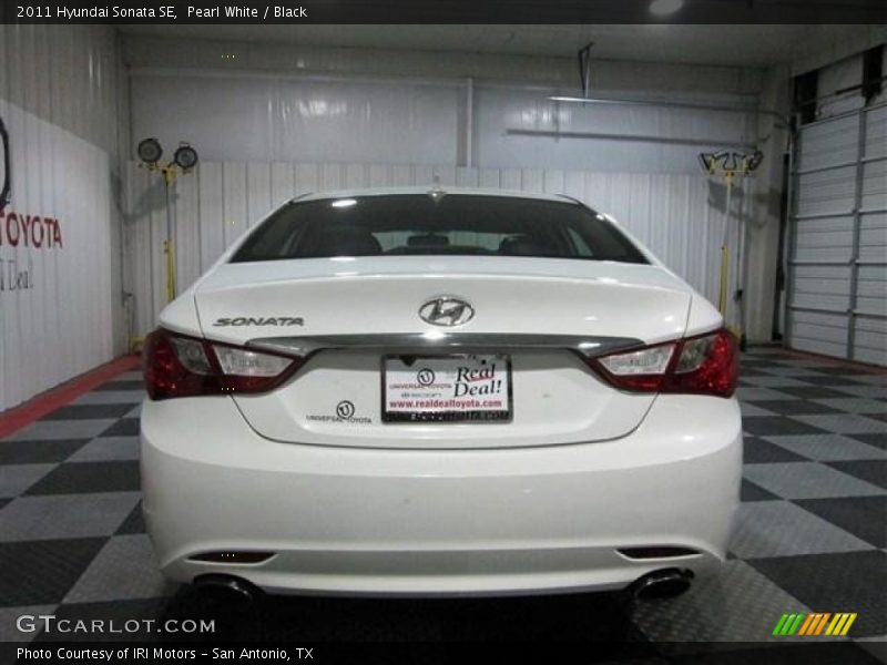 Pearl White / Black 2011 Hyundai Sonata SE