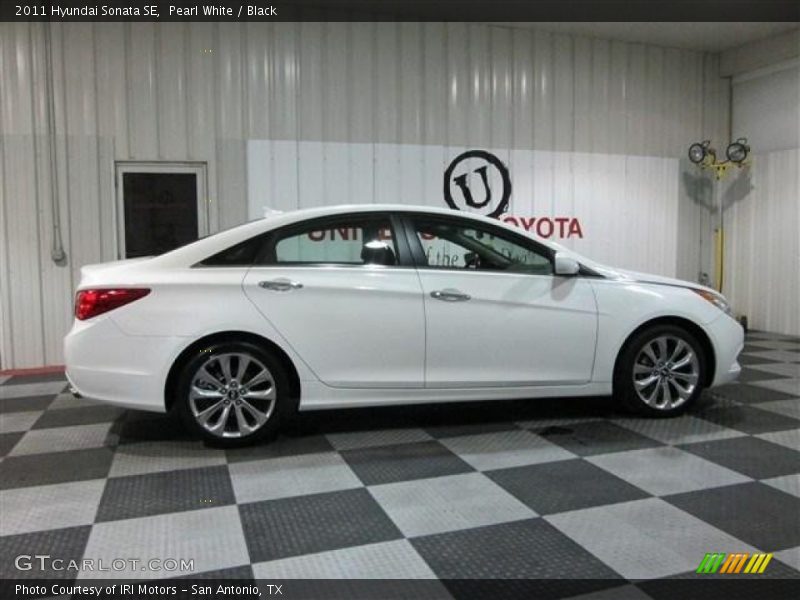Pearl White / Black 2011 Hyundai Sonata SE