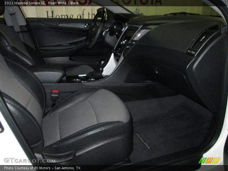 Pearl White / Black 2011 Hyundai Sonata SE