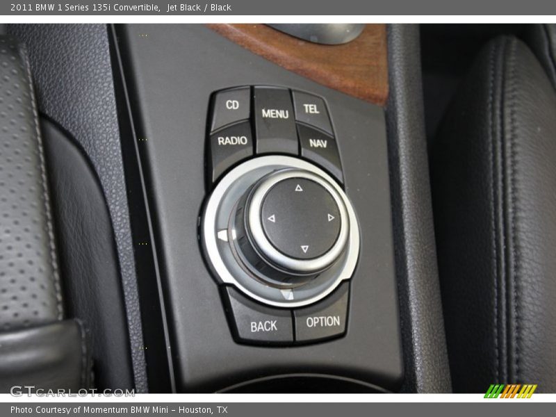 Controls of 2011 1 Series 135i Convertible