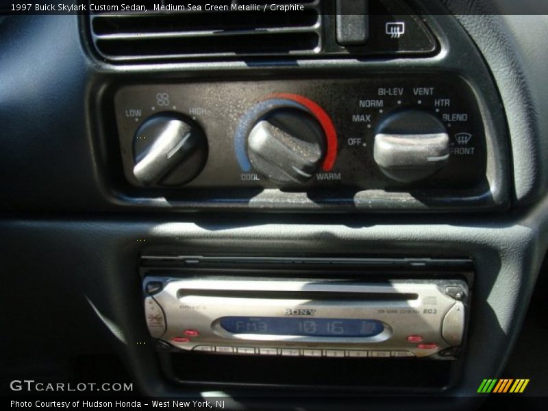 Medium Sea Green Metallic / Graphite 1997 Buick Skylark Custom Sedan