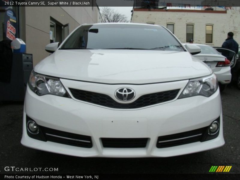 Super White / Black/Ash 2012 Toyota Camry SE