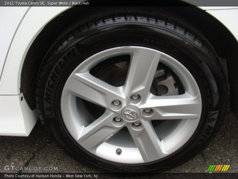 Super White / Black/Ash 2012 Toyota Camry SE