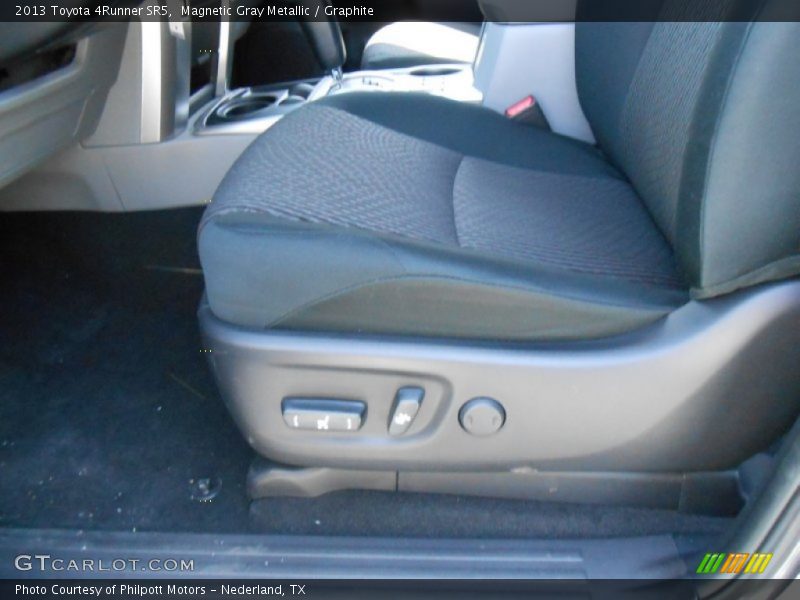 Magnetic Gray Metallic / Graphite 2013 Toyota 4Runner SR5