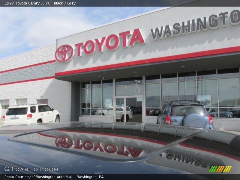 Black / Gray 1997 Toyota Camry LE V6