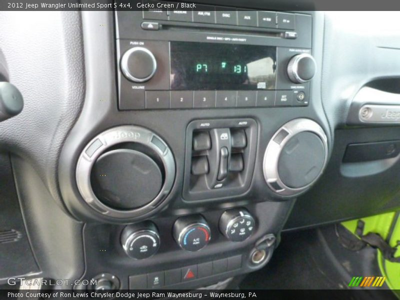 Controls of 2012 Wrangler Unlimited Sport S 4x4