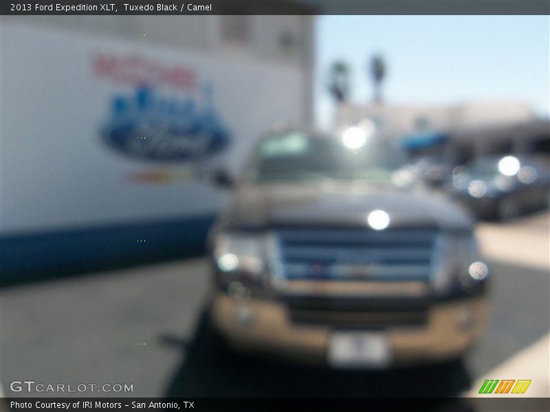 Tuxedo Black / Camel 2013 Ford Expedition XLT