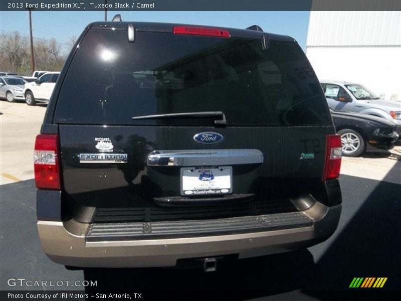 Tuxedo Black / Camel 2013 Ford Expedition XLT