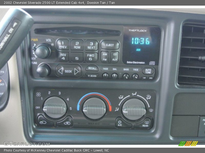 Controls of 2002 Silverado 2500 LT Extended Cab 4x4