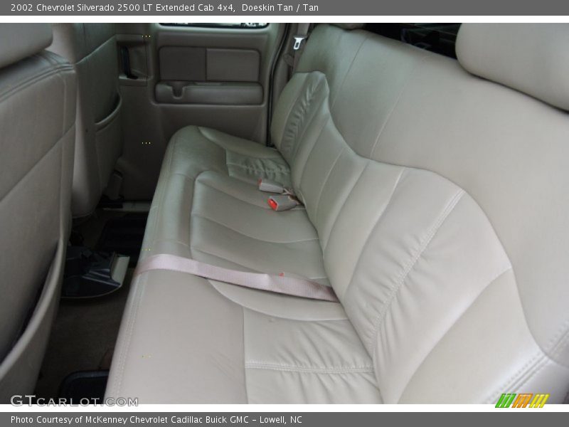 Doeskin Tan / Tan 2002 Chevrolet Silverado 2500 LT Extended Cab 4x4