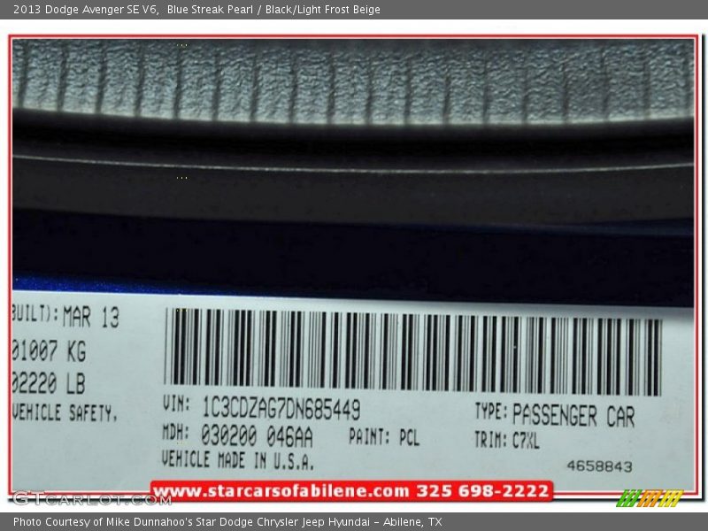 Blue Streak Pearl / Black/Light Frost Beige 2013 Dodge Avenger SE V6