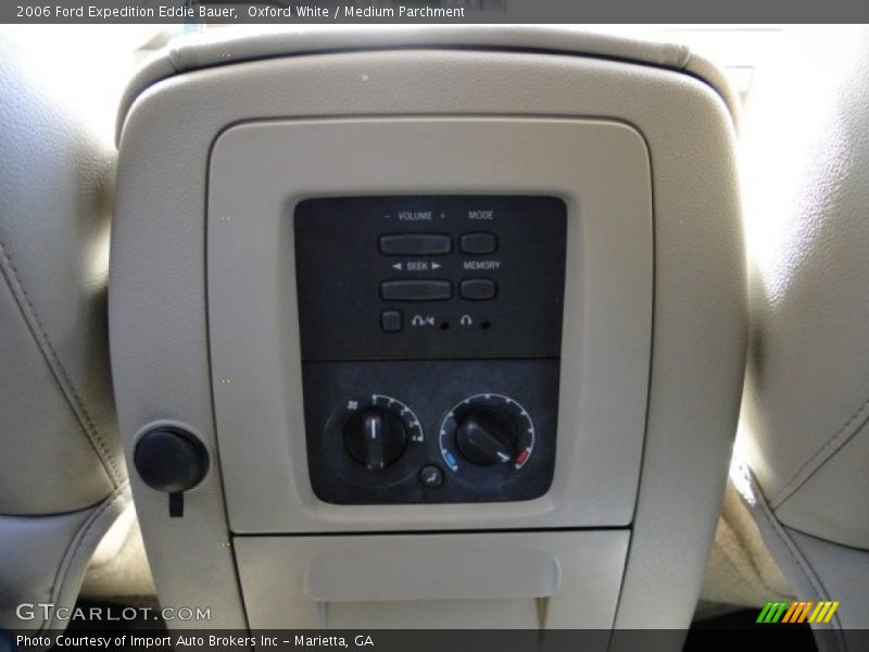 Oxford White / Medium Parchment 2006 Ford Expedition Eddie Bauer