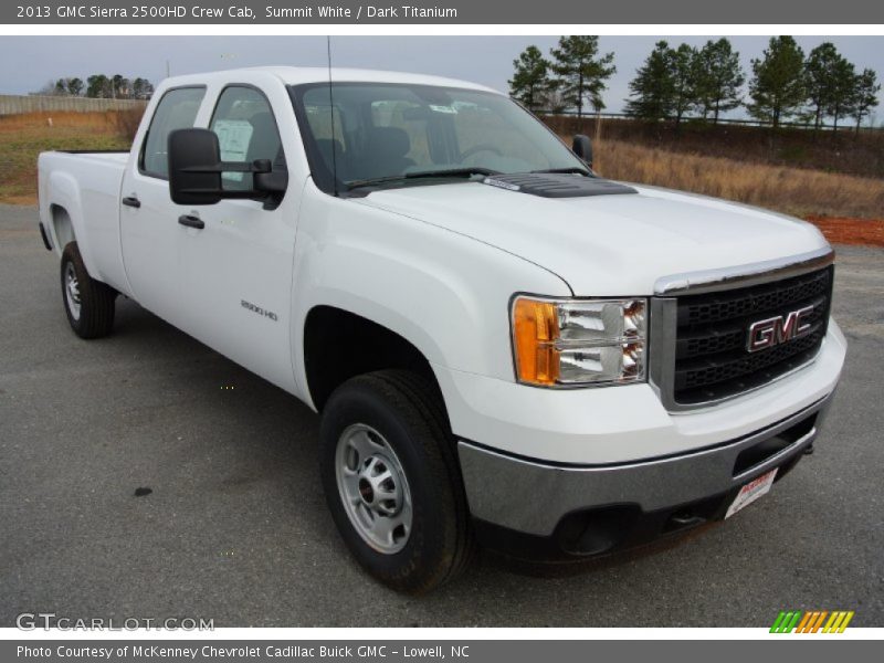 Front 3/4 View of 2013 Sierra 2500HD Crew Cab