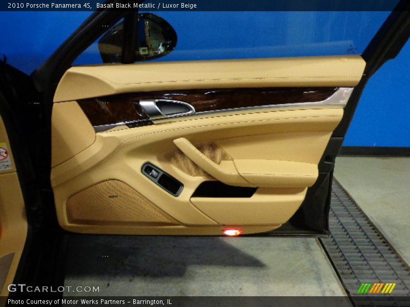 Basalt Black Metallic / Luxor Beige 2010 Porsche Panamera 4S