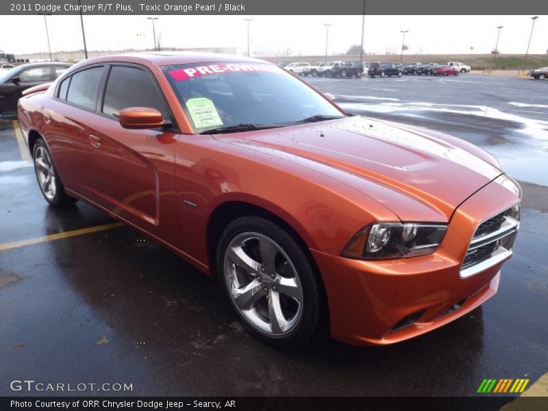 Front 3/4 View of 2011 Charger R/T Plus