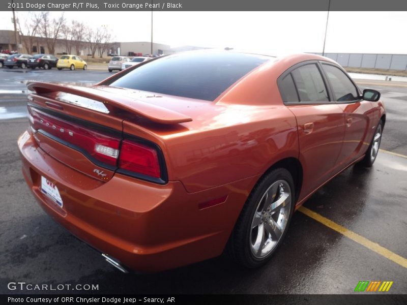 Toxic Orange Pearl / Black 2011 Dodge Charger R/T Plus