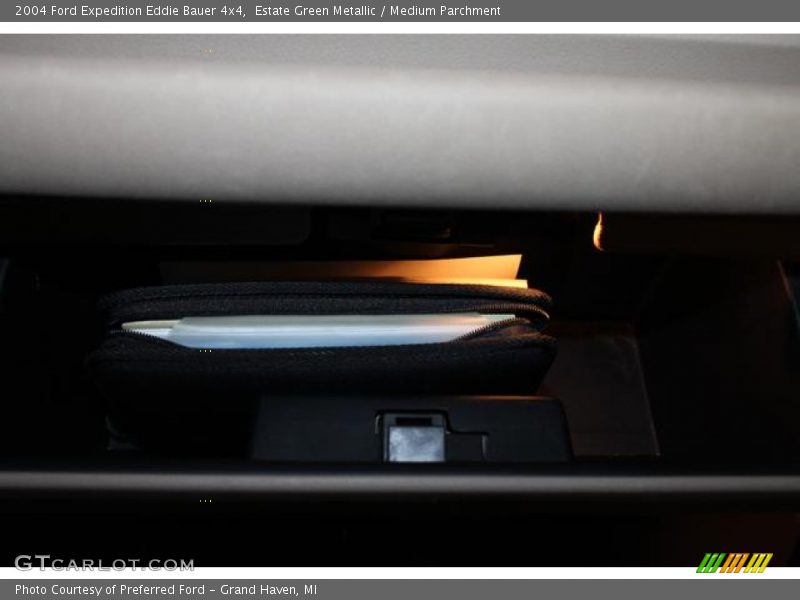 Estate Green Metallic / Medium Parchment 2004 Ford Expedition Eddie Bauer 4x4