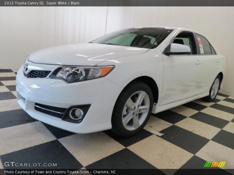 Super White / Black 2013 Toyota Camry SE