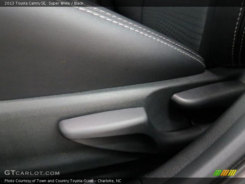 Super White / Black 2013 Toyota Camry SE