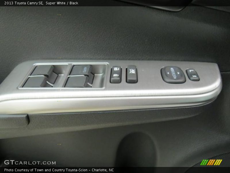 Super White / Black 2013 Toyota Camry SE