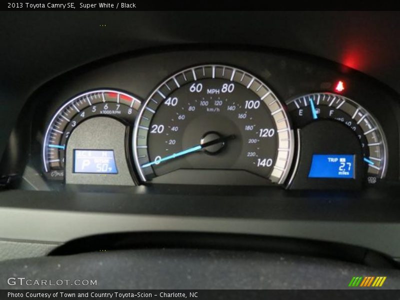 Super White / Black 2013 Toyota Camry SE