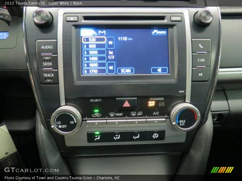 Super White / Black 2013 Toyota Camry SE