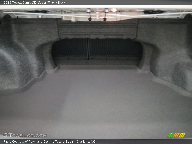 Super White / Black 2013 Toyota Camry SE