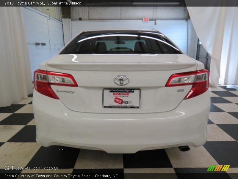 Super White / Black 2013 Toyota Camry SE