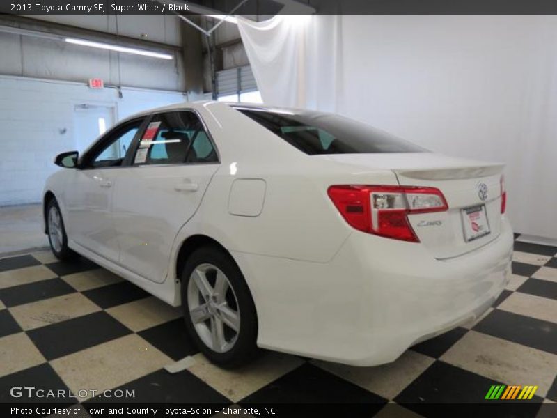 Super White / Black 2013 Toyota Camry SE