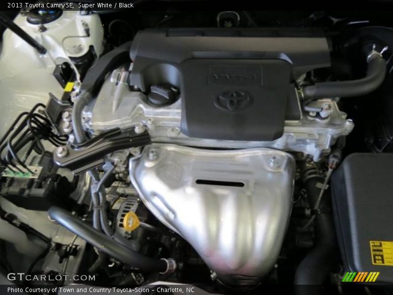 Super White / Black 2013 Toyota Camry SE