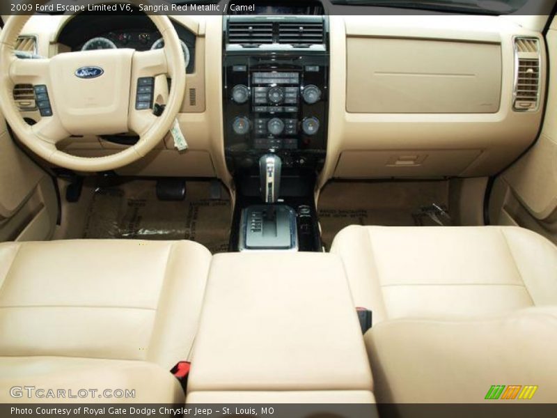 Dashboard of 2009 Escape Limited V6