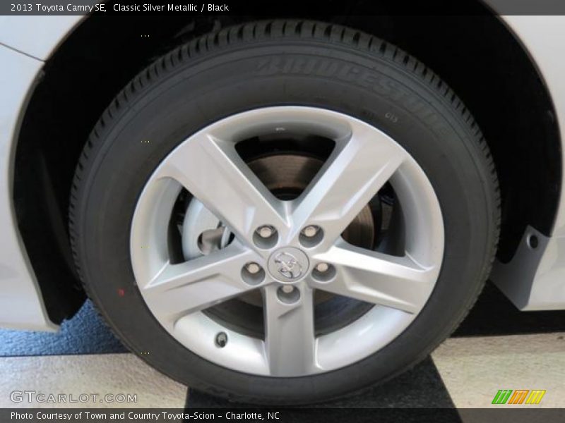 Classic Silver Metallic / Black 2013 Toyota Camry SE