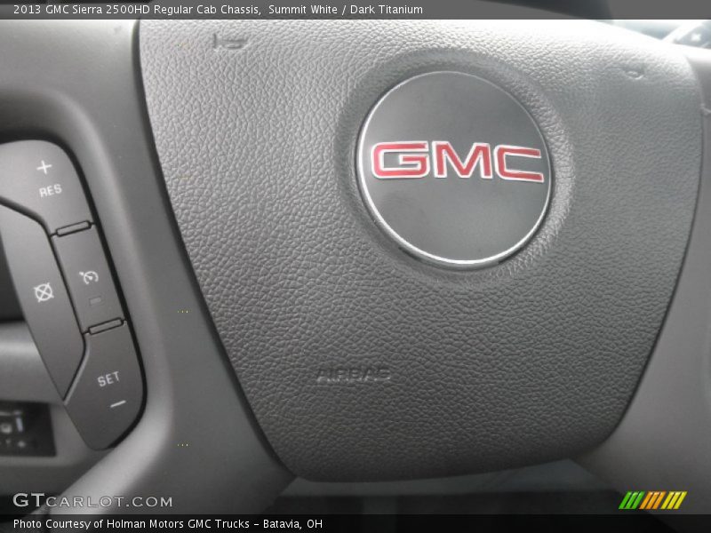 Summit White / Dark Titanium 2013 GMC Sierra 2500HD Regular Cab Chassis
