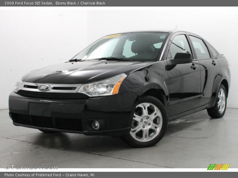 Front 3/4 View of 2009 Focus SES Sedan