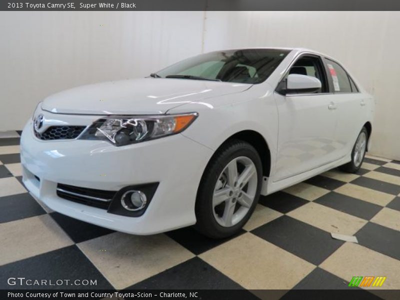 Super White / Black 2013 Toyota Camry SE