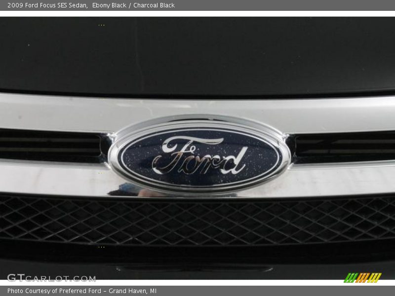 Ebony Black / Charcoal Black 2009 Ford Focus SES Sedan