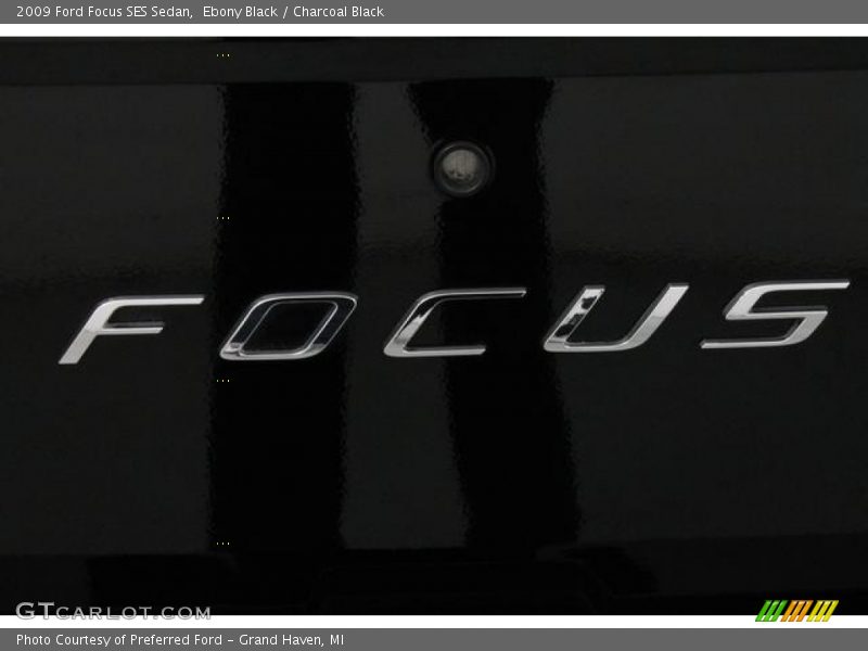 Ebony Black / Charcoal Black 2009 Ford Focus SES Sedan