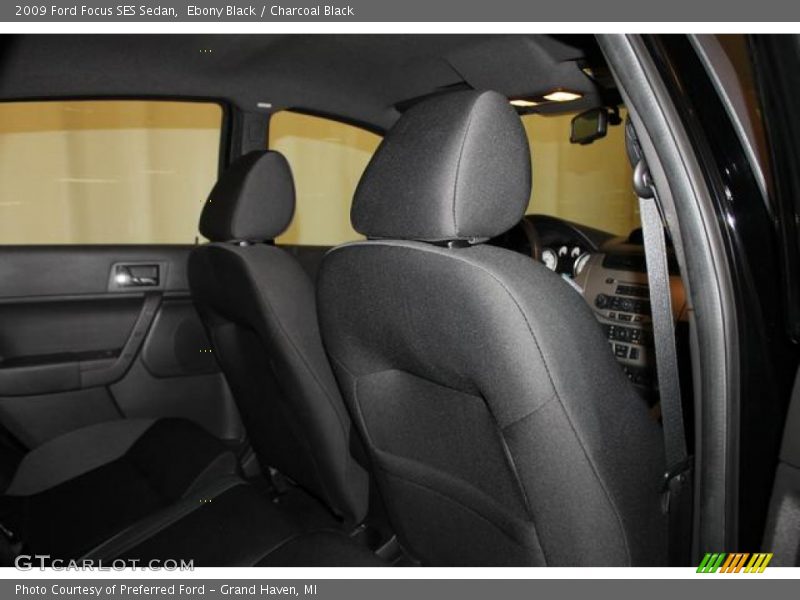 Ebony Black / Charcoal Black 2009 Ford Focus SES Sedan