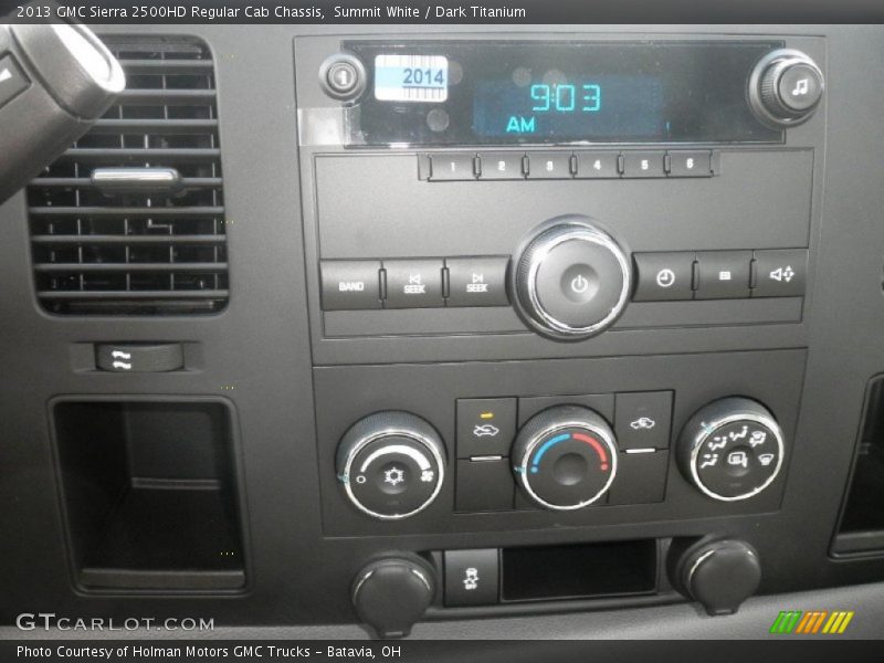 Summit White / Dark Titanium 2013 GMC Sierra 2500HD Regular Cab Chassis