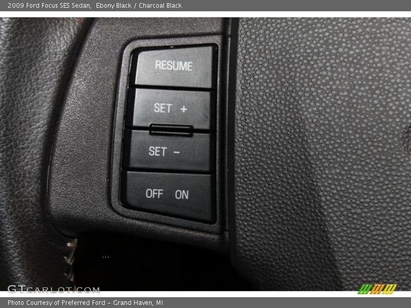 Ebony Black / Charcoal Black 2009 Ford Focus SES Sedan
