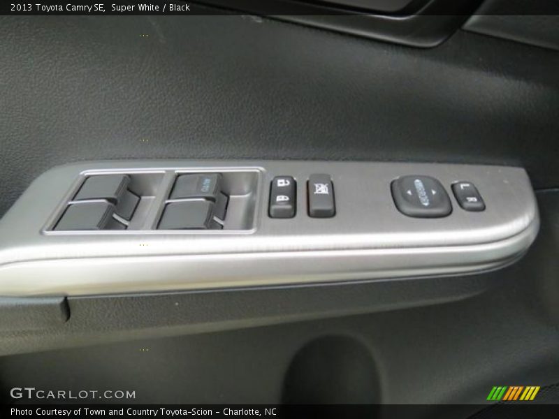 Super White / Black 2013 Toyota Camry SE
