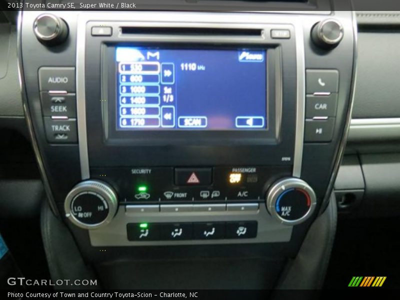 Super White / Black 2013 Toyota Camry SE