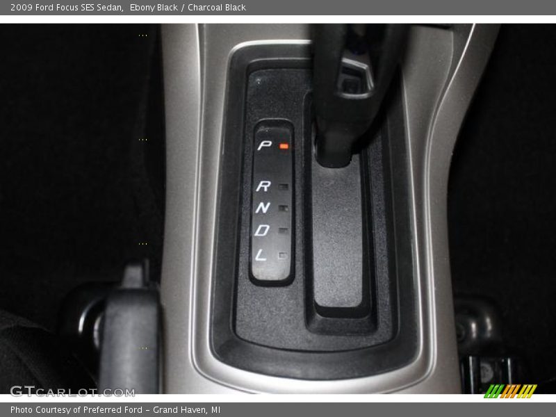 Ebony Black / Charcoal Black 2009 Ford Focus SES Sedan