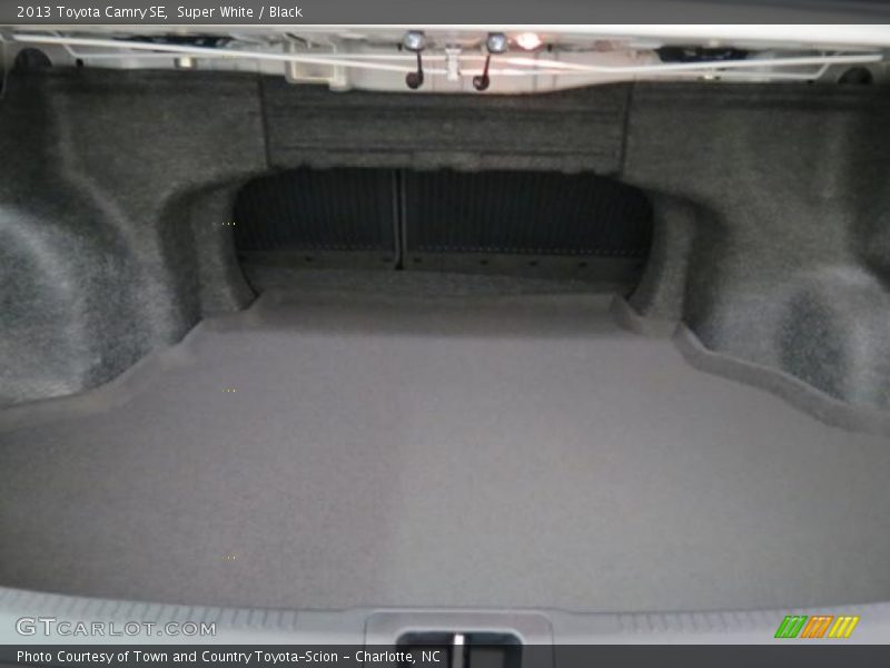 Super White / Black 2013 Toyota Camry SE