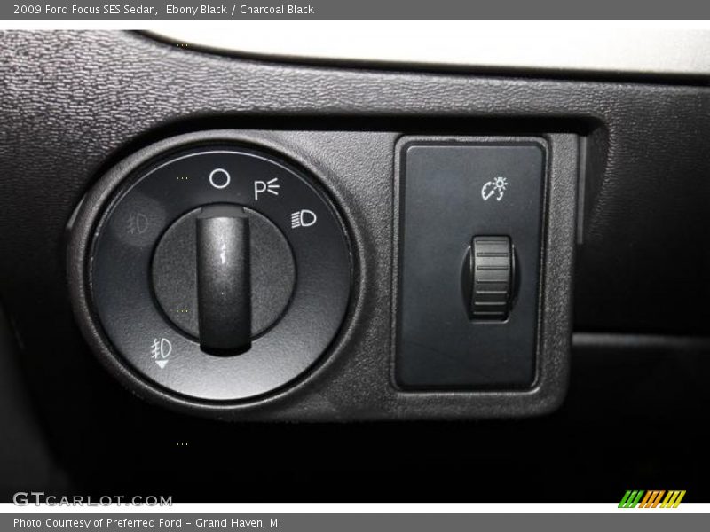 Ebony Black / Charcoal Black 2009 Ford Focus SES Sedan