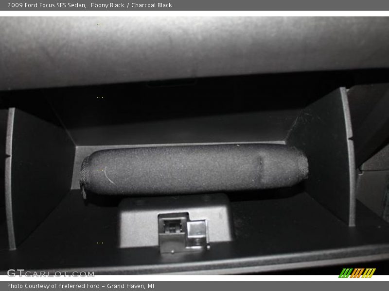 Ebony Black / Charcoal Black 2009 Ford Focus SES Sedan