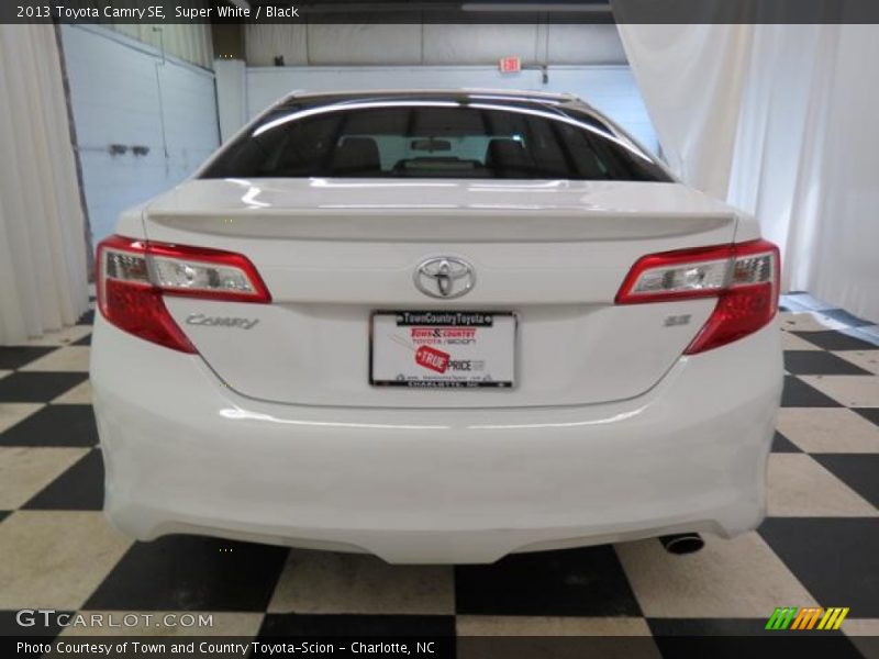 Super White / Black 2013 Toyota Camry SE