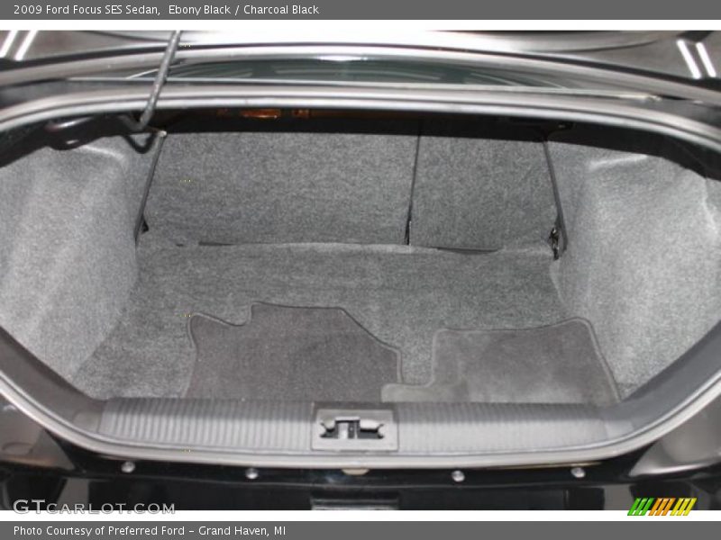  2009 Focus SES Sedan Trunk