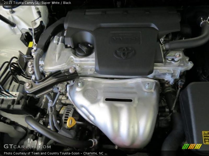 Super White / Black 2013 Toyota Camry SE